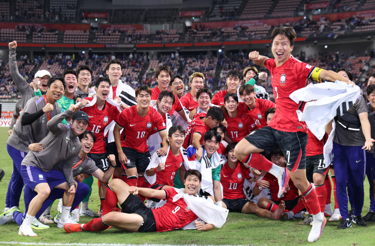 South Korea's U-23 men's soccer team celebrates at the Toyota Stadium in Aichi, Japan, after winning a gold medal in the 2026 Aichi-Nagoya Asian Games. (Newsis)