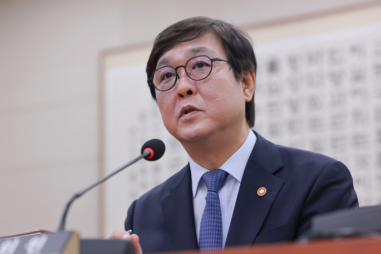 Chae Hwi-young, the minister of culture, sports and tourism, participates in a parlimentraty session at the National Assembly on Sept. 28.