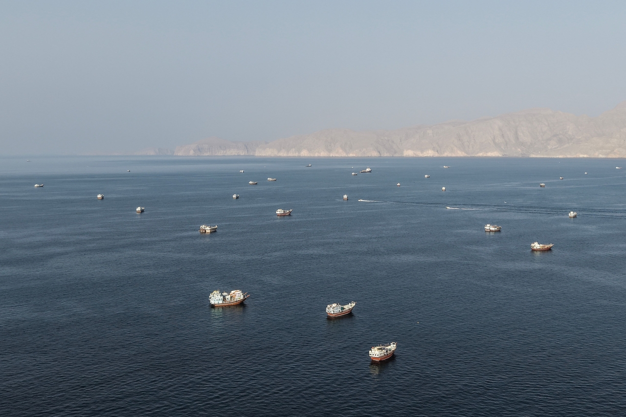 An aerial view shows ships anchored off the coast of Khasab in Oman's Musandam Governorate, near the Strait of Hormuz, Friday. (AFP-Yonhap)