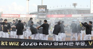 kt, 5년 만에 정규시즌 우승…통산 두 번째 KS 우승 도전