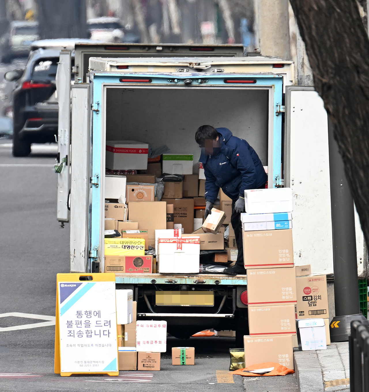 Applications for Seoul's hospitalization living-cost support program, which helps workers who cannot afford to take time off when ill, rose 21 percent in the first eight months of this year compared with the same period last year. (File photo unrelated to article)
