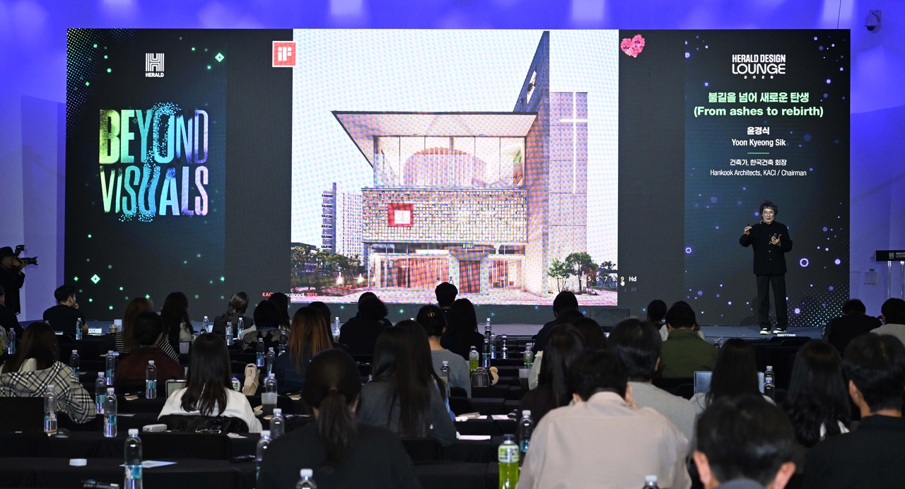 Architect Yoon Kyeong-sik speaks at Herald Design Lounge 2026 on Friday at Dongdaemun Design Plaza in Seoul. (Lee Sang-sub/The Korea Herald)