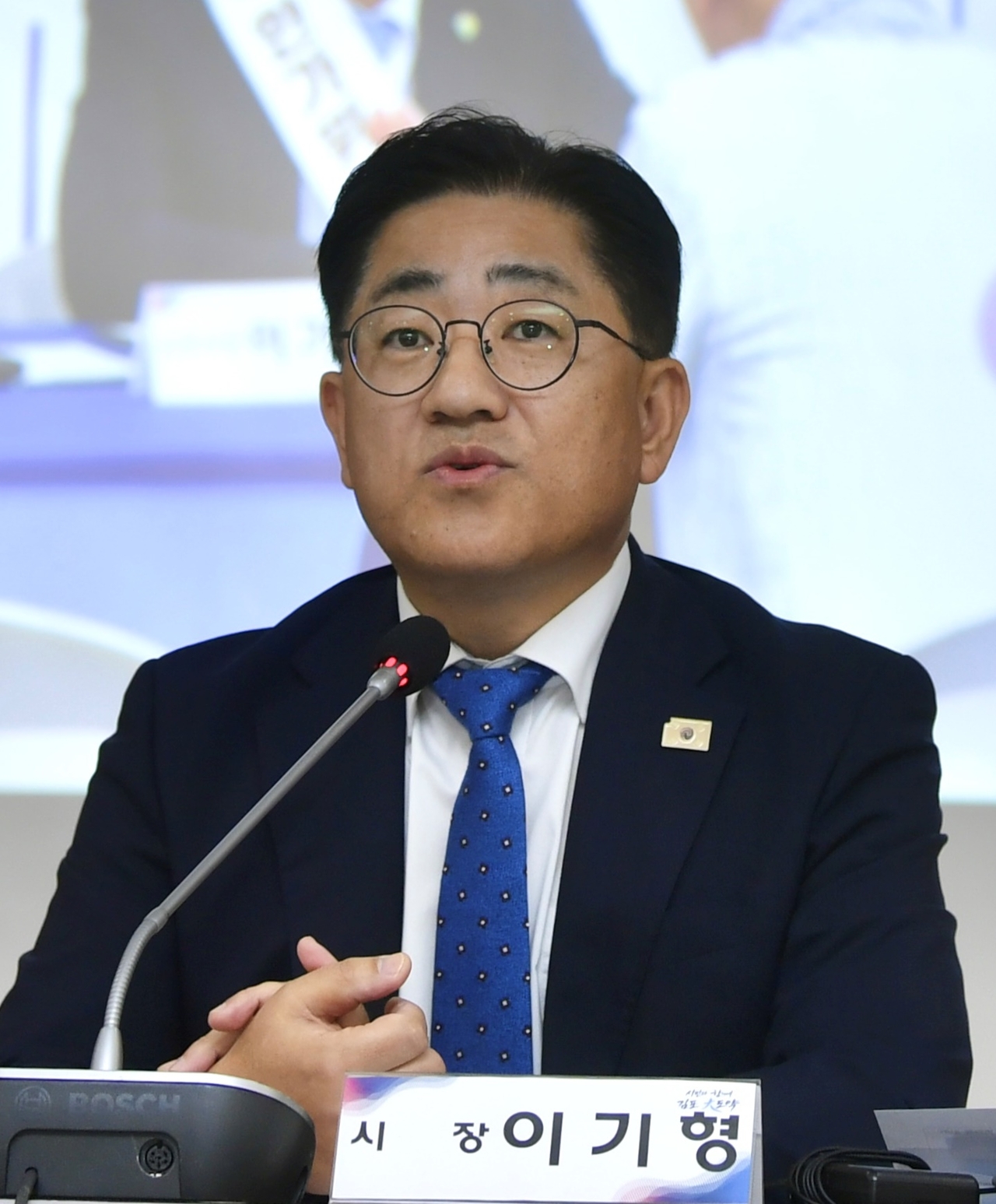 Gimpo Mayor Lee Ki-hyung says there will be no further delays to the Seoul subway Line 5 extension at a press briefing Tuesday marking the 100th day of the ninth elected term.