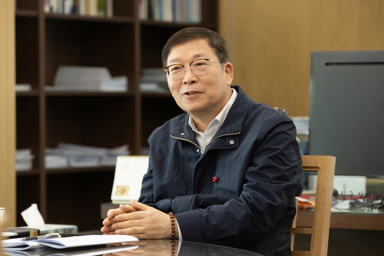 Gwangjin-gu District Mayor Kim Kyung-ho