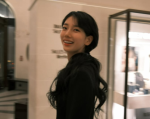 수지, 검정 자켓에 청바지만 입었을 뿐인데…일상이 화보