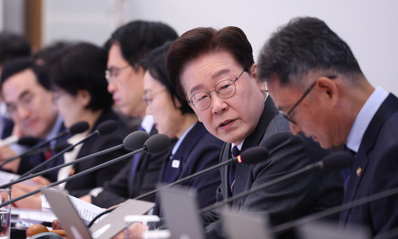 President Lee Jae Myung (2nd from R) speaks at a Cabinet meeting at Cheong Wa Dae in Seoul on Tuesday. (Yonhap)