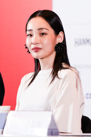 [포토] 김민하, 주먹만 한 귀걸이