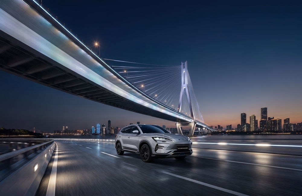 BYD's Sea Lion 6 DM-i AWD model features electric motors on both the front and rear axles and can travel up to 93 kilometers on electric power alone. [BYD Korea]