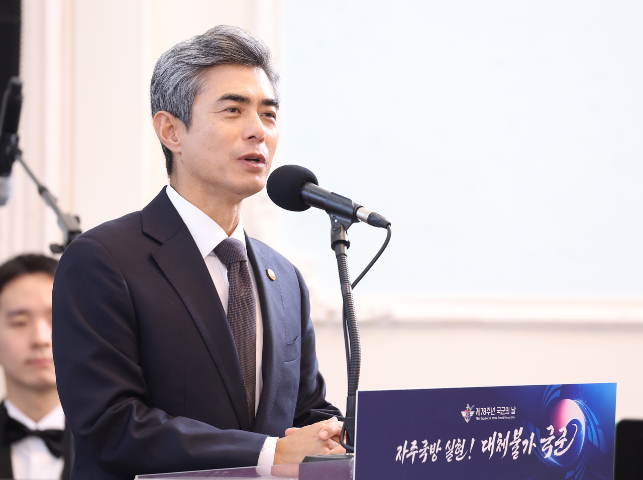 Defense Minister Kang Shin-chul delivers a welcoming speech during the 78th anniversary of Armed Forces Day at the military headquarters in Gyeryongdae, South Chungcheong Province, on Thursday. (Yonhap)
