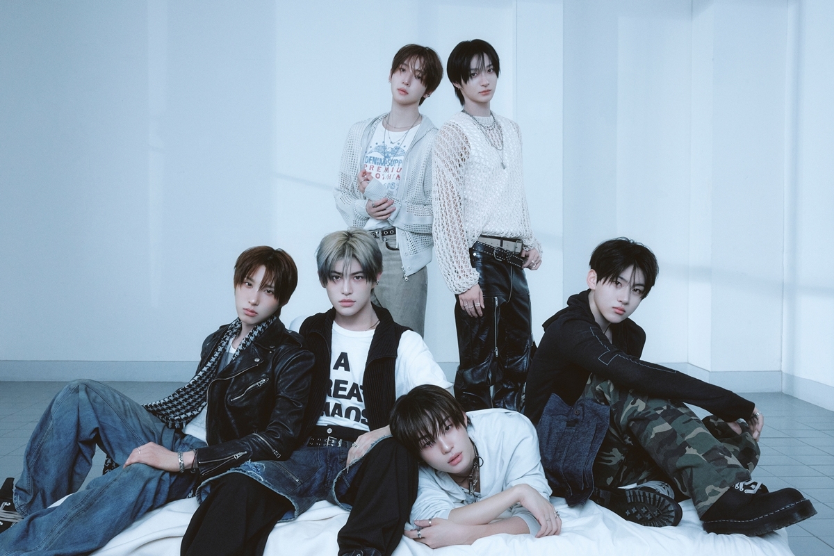 킥플립/사진=JYP