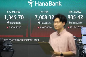Seoul stocks turn lower after opening higher on profit-taking