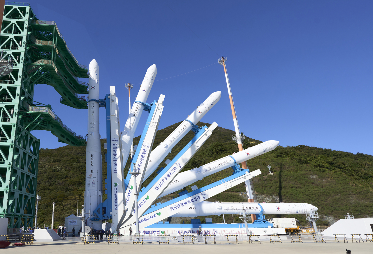 South Korea's homegrown Nuri rocket is being erected on a launchpad at the Naro Space Center in Goheung, about 330 kilometers southeast of Seoul, on Tuesday, a day ahead of its fifth launch, in this composite image provided by the Korea Aerospace Research Institute. (Yonhap)