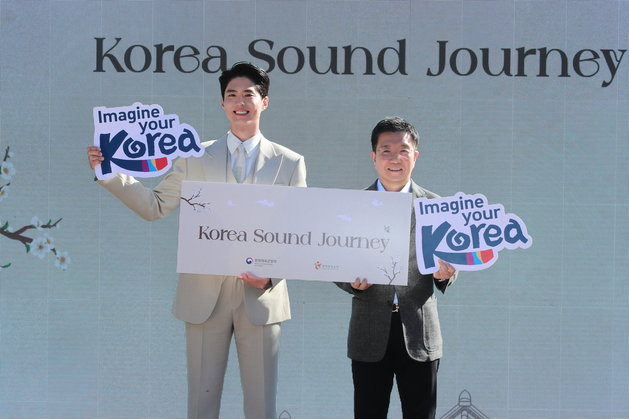 Korea Tourism Organization President Park Seong-hyeok and honorary Korean tourism ambassador Park Bo-gum pose for a photo on stage at the "Korea Sound Journey" event. [Korea Tourism Organization]