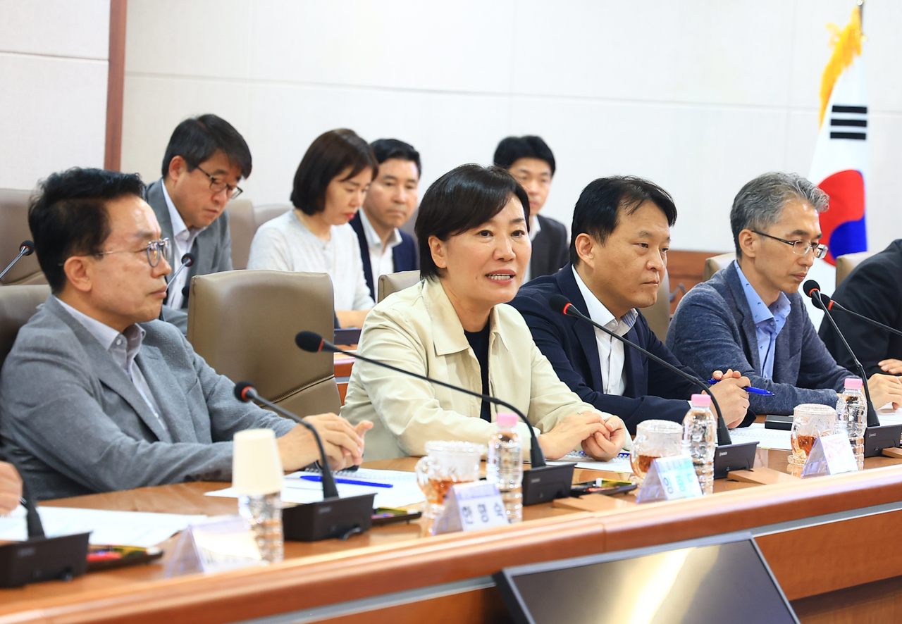 송미령 농림축산식품부 장관이 지난달 30일 남원시청에서 열린 ‘농지 전수조사 읍면동 이·통장 대표 대상 간담회’에서 발언하고 있다. 2026.9.30 [농림축산식품부 제공. 재판매 및 DB 금지] <연합뉴스>