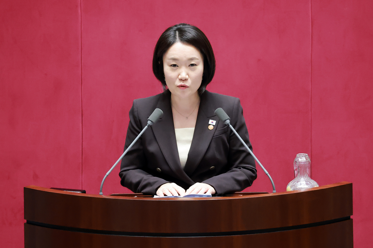이소영 중소벤처기업부 장관이 1일 국회에서 열린 정기국회 제10차 본회의에서 인사말하고 있다. [연합]
