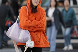 ‘여보, 잠바 좀 꺼내줘’ 10월 초 한파 주의보 출근길 복장이 달라졌다 [세상&]