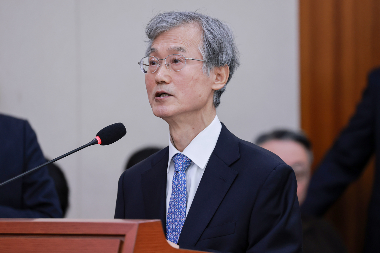 조희대 대법원장이 6일 국회 법제사법위원회에서 열린 대법원 등에 대한 국정감사에서 인사말하고 있다. [연합]