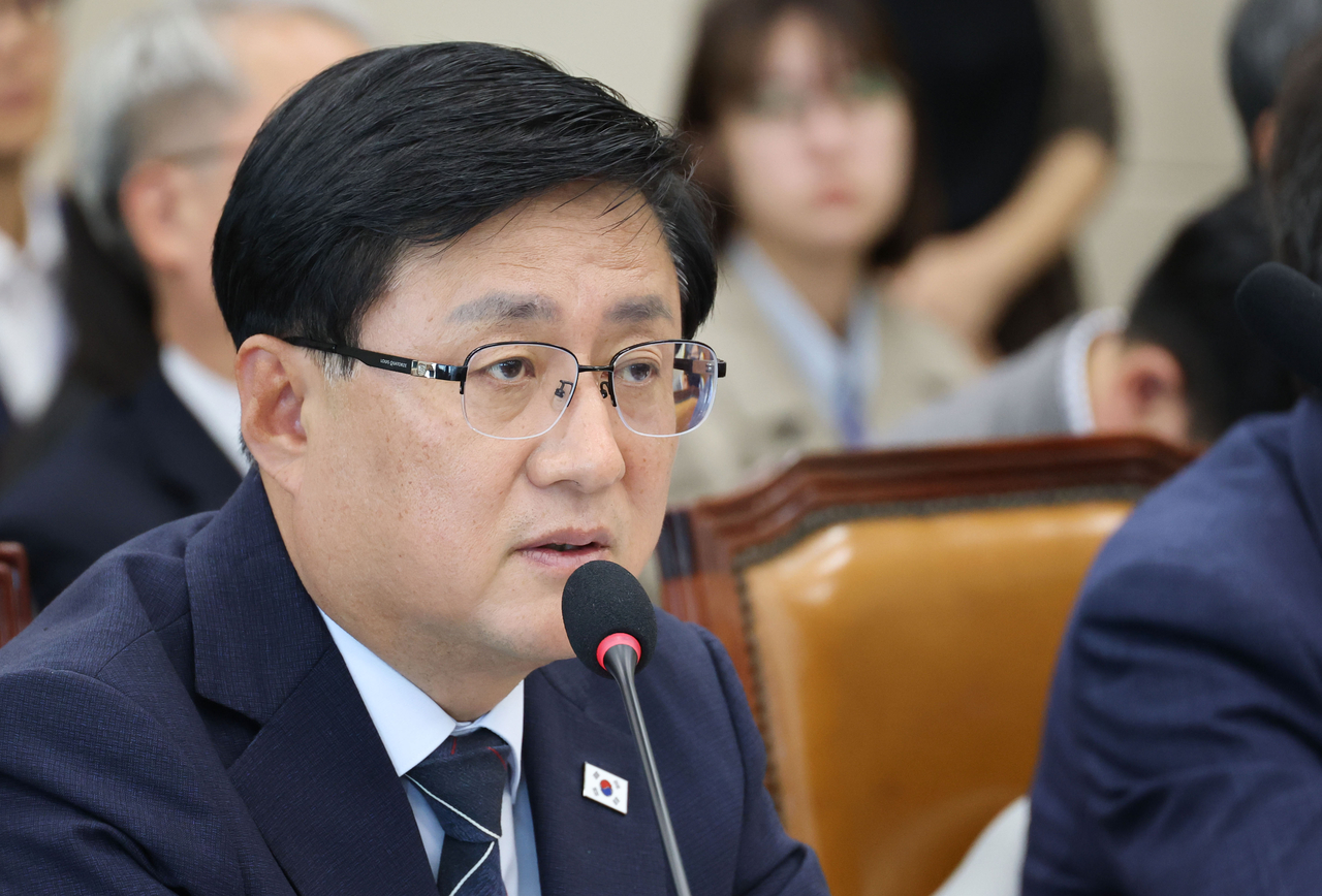 김성환 기후에너지환경부장관이 6일 국회에서 열린 기후에너지환경노동위원회 국정감사에서 의원 질의에 답변하고 있다. [연합]