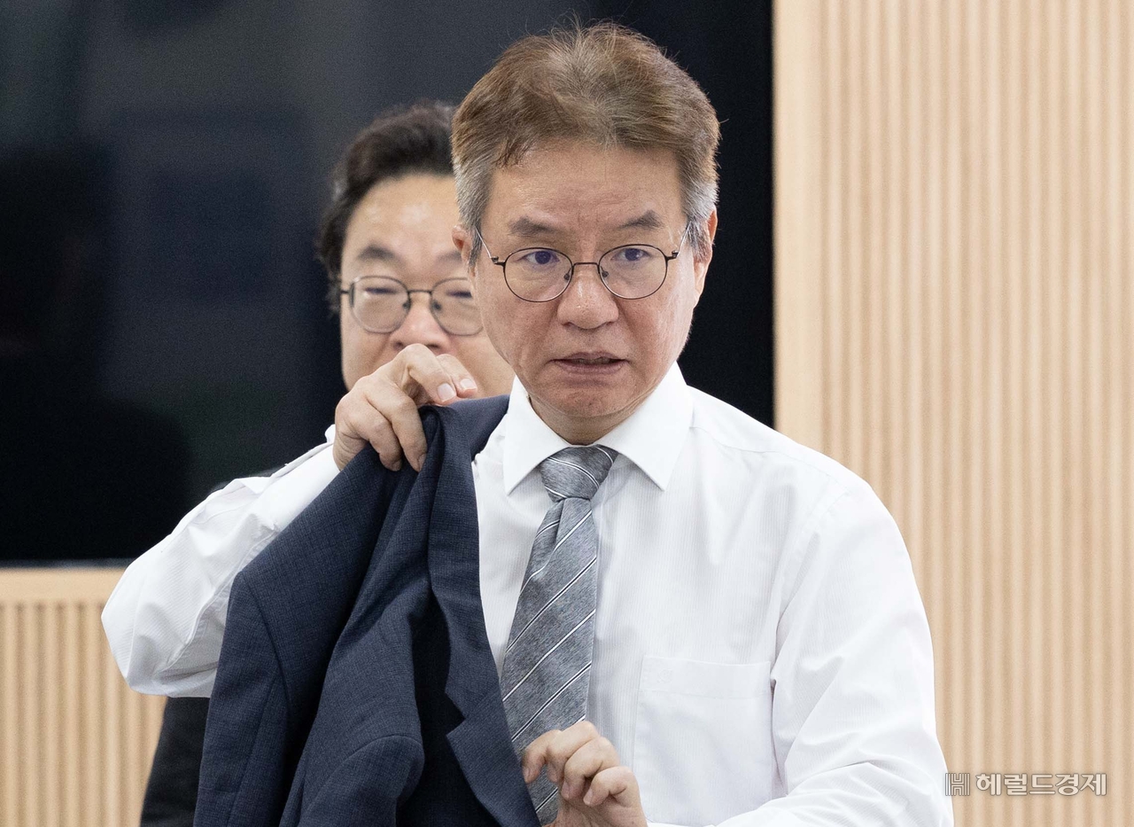 Attorney Kim Nam-jun, who chairs the Police Investigation Reform Committee. The committee was formed to overhaul the police organization and investigation system following allegations that police concealed evidence in the Jang Yun-gi case. (Yun Chang-bin)