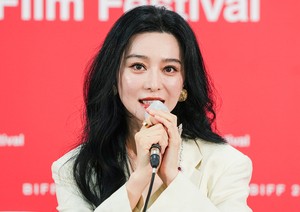 [포토] 판빙빙, 눈 반짝이며 인사