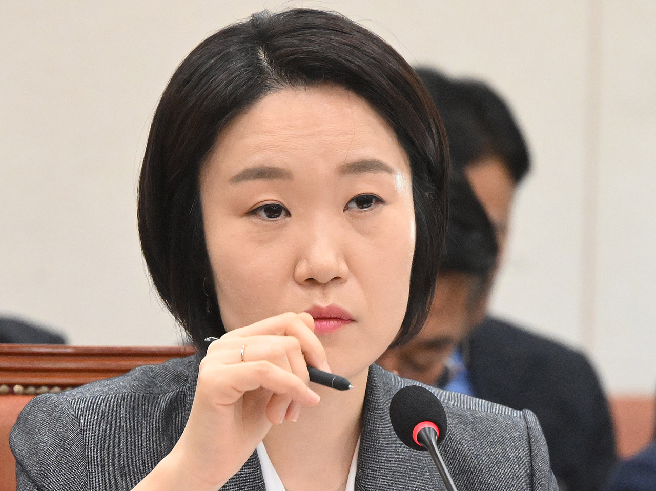 이소영 중소벤처기업부 장관이 7일 서울 여의도 국회에서 열린 산업통상자원중소벤처기업위원회의 중소벤처기업부 등에 대한 국정감사에서 의원들의 질의에 답변하고 있다.  이상섭 기자