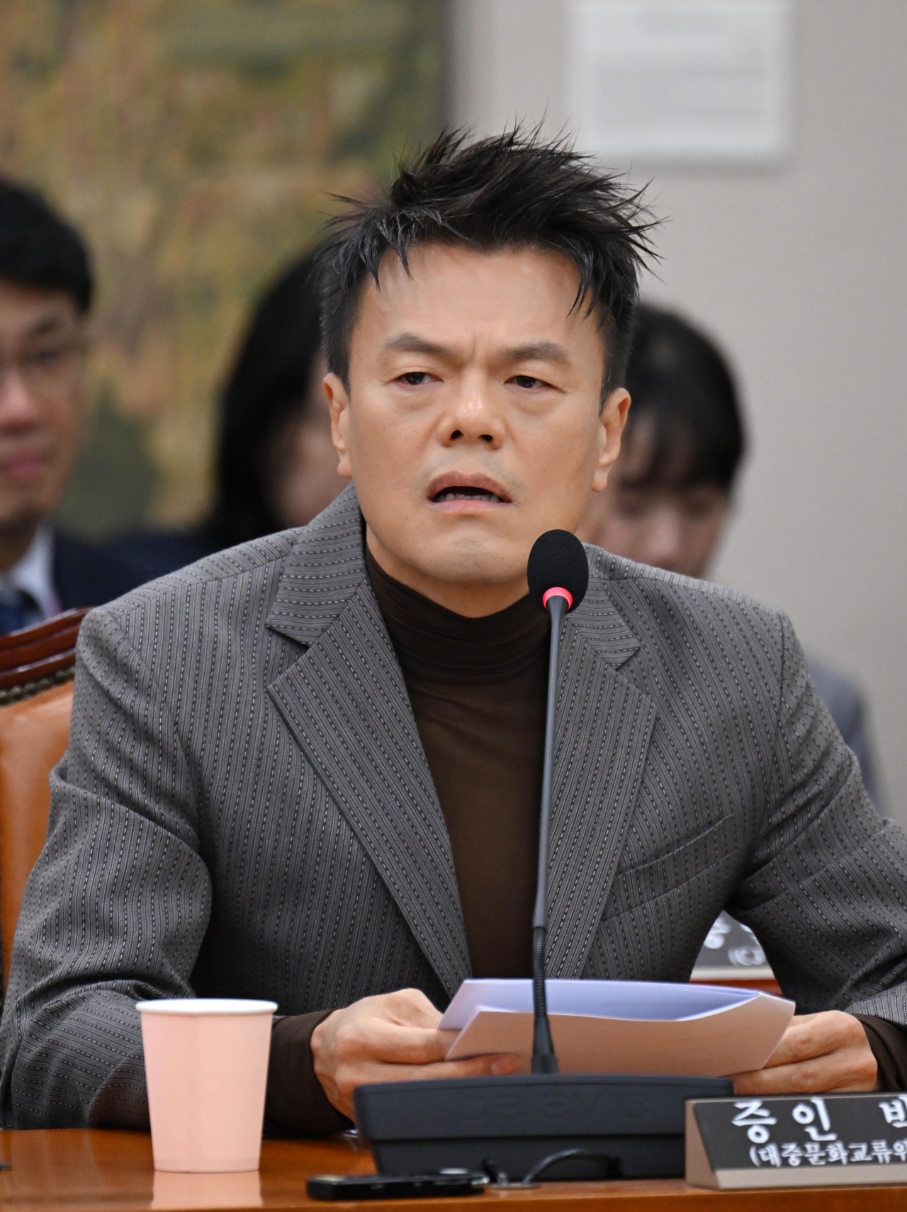 박진영 대중문화교류위원회 공동위원장이  7일 서울 여의도 국회에서 열린 국회 문화체육관광위원회의 문화체육관광부에 대한 국정감사에서 의원들의 질의에 답변하고 있다.  이상섭 기자
