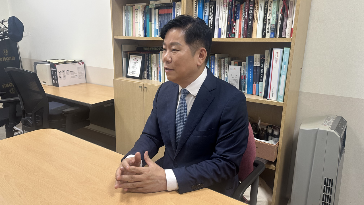 황석진 동국대 국제정보보호대학원 교수가 지난 6일 헤럴드경제와 인터뷰를 진행하고 있다. 경예은 기자.