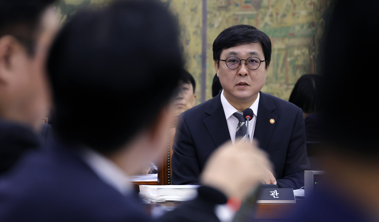 최휘영 문화체육관광부 장관이 7일 국회 문화체육관광위원회에서 열린 문화체육관광부에 대한 국정감사에서 의원 질의에 답하고 있다.  [연합뉴스 제공]