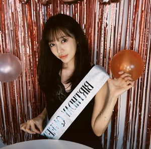 윤은혜, 어깨띠 두르고 인형 미모..여리여리 슬렌더