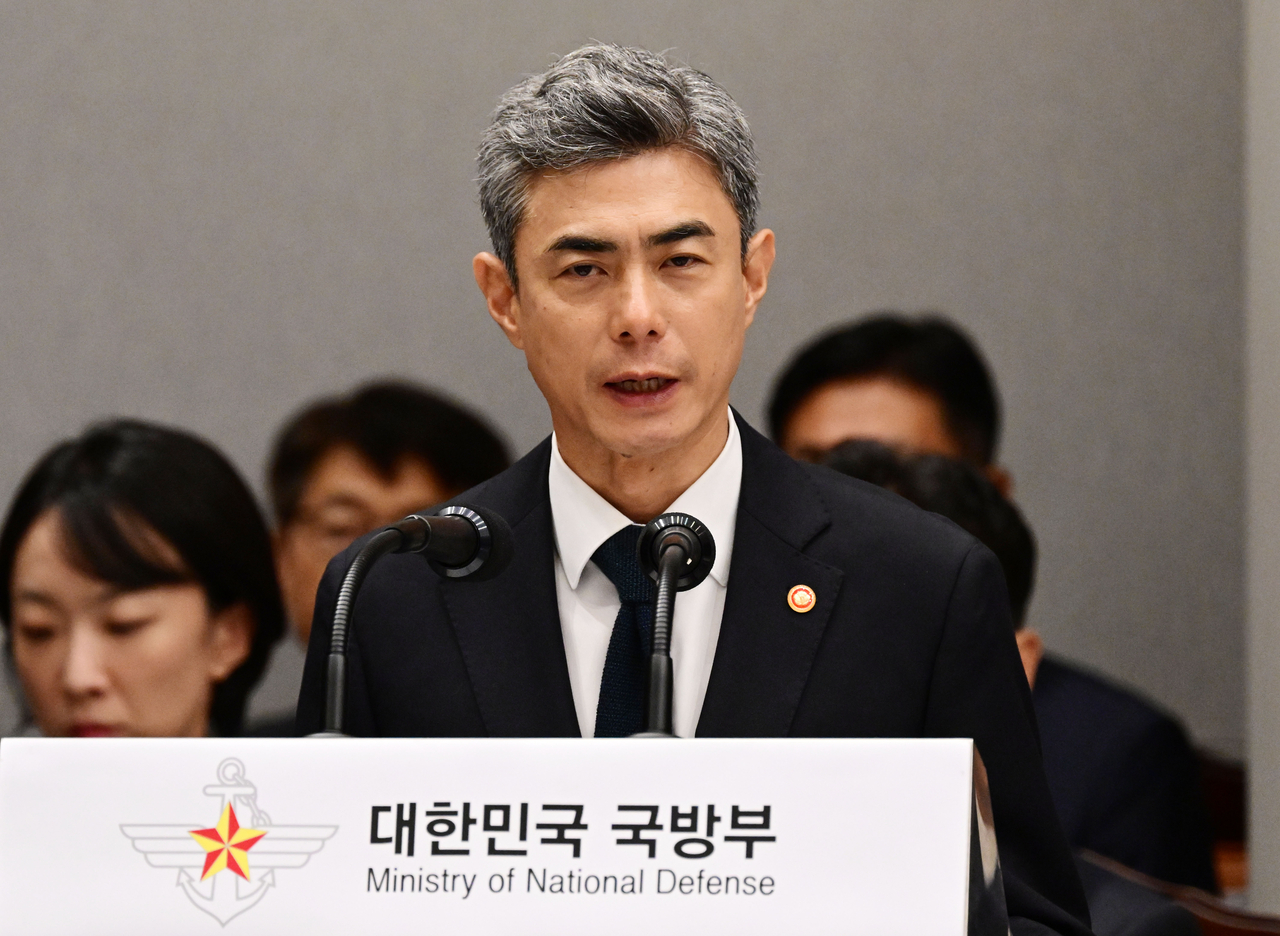 강신철 국방부 장관이 7일 서울 용산구 국방부에서 열린 국회 국방위원회의 국방부에 대한 국정감사에 출석해 업무보고를 하고 있다. [국회사진기자단]