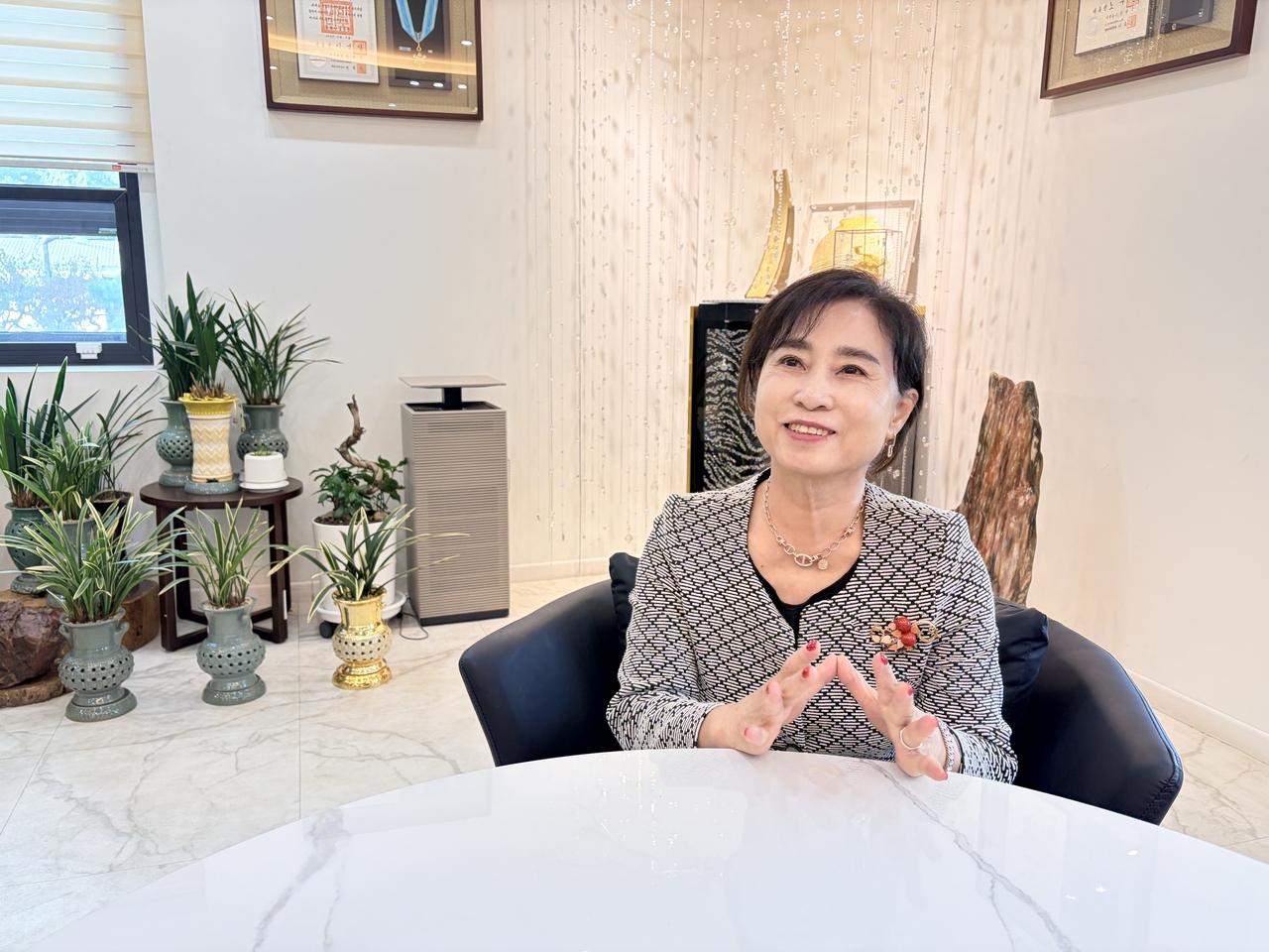 김영숙 선일금고 회장이 지난 6일 경기도 파주 본사에서 헤럴드경제와 인터뷰하고 있다. [부애리 기자]