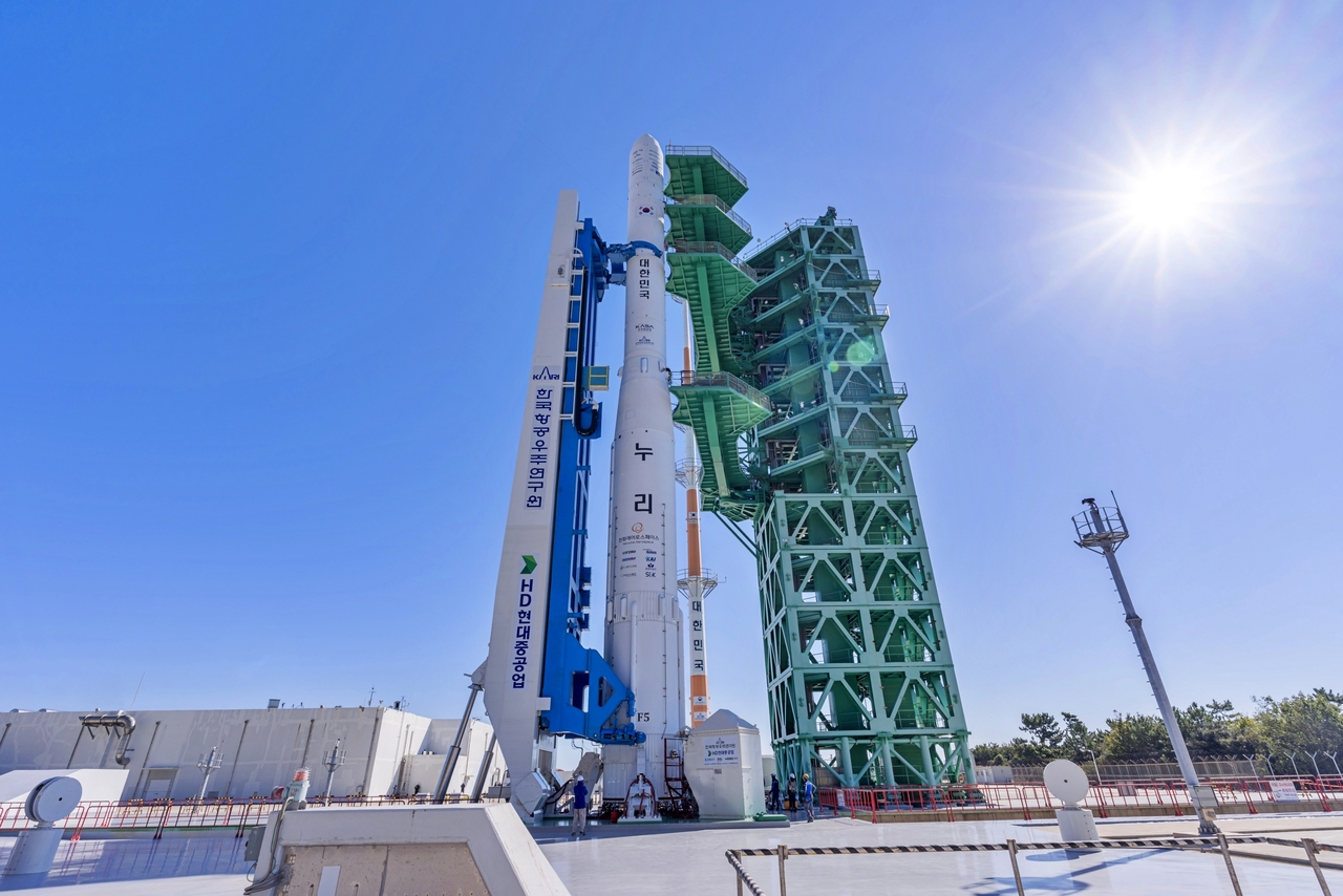 South Korea's homegrown Nuri rocket stands upright on Launch Pad 2 at the Naro Space Center in Goheung, South Jeolla Province. [Korea Aerospace Research Institute]