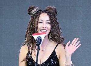 [BIFF이슈] ‘불륜·마약 파문’ 사와지리 에리카, 첫 부국제 파격 등장 “수갑으로 엮인 남녀, 매 현장 새로워”