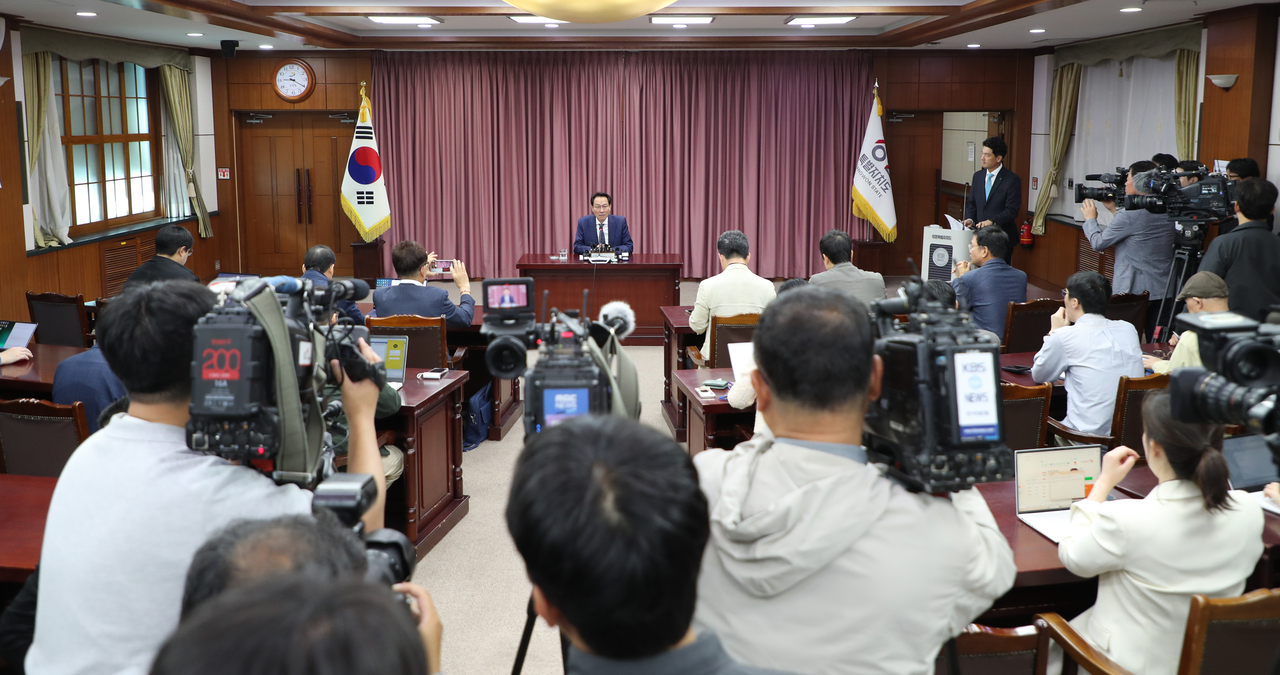 Gangwon Special Self-Governing Province Governor Woo Sang-ho holds a press briefing marking his first 100 days in office.