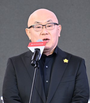 [포토] 인사말하는 사토 사키치 감독