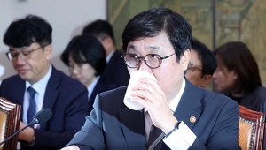 국회 문체위, ‘암살자(들)’ 공방전…“창작자 불러야” vs “소환 불허” [이런정치]