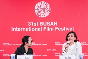 [포토] 매기 질렌할, 영화 ‘플레시 임팩트’ 연출