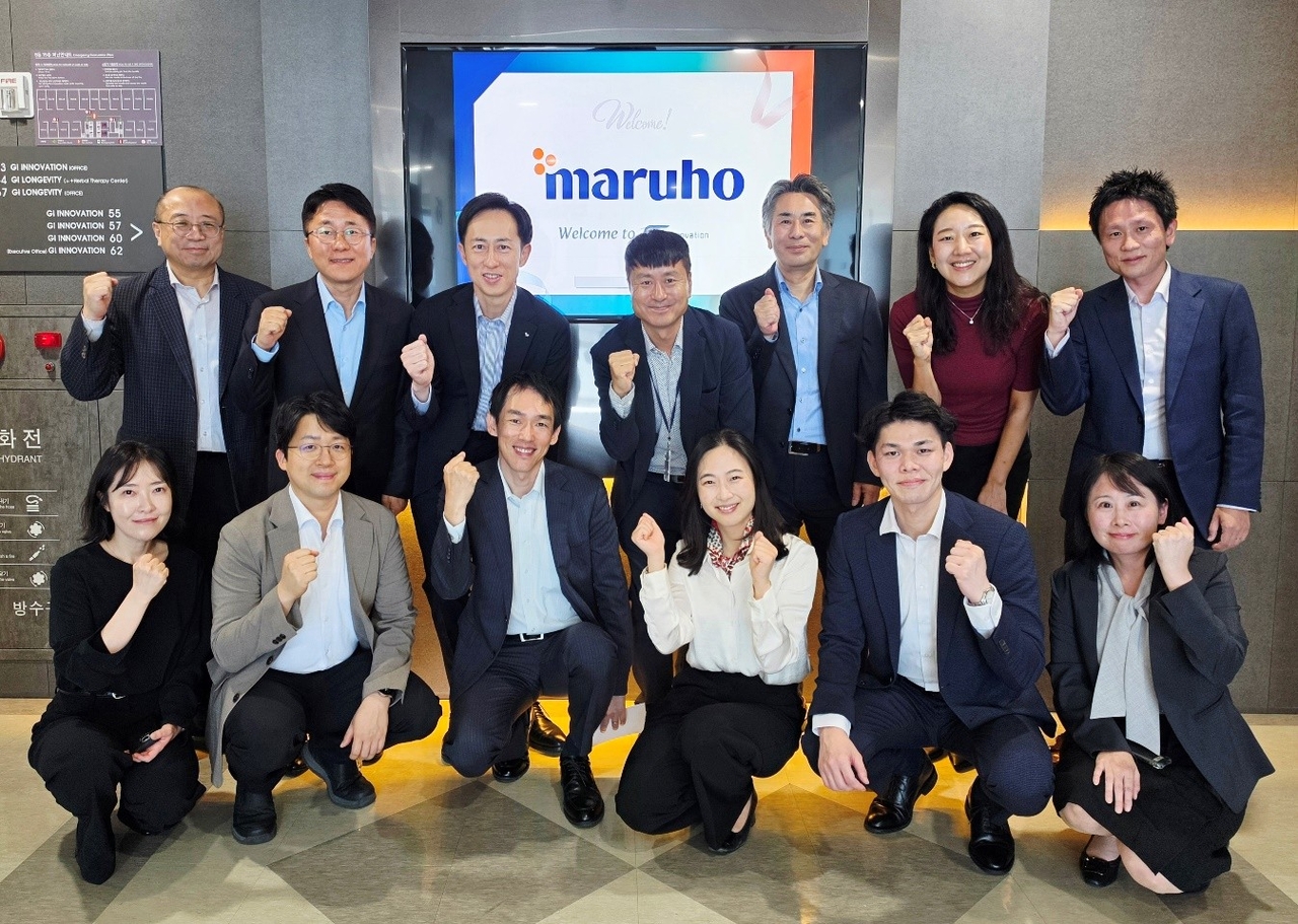 Maruho executives and GI Innovation officials pose for a photo during a visit to GI Innovation’s research center in Seongnam, Gyeonggi Province, on Oct. 2. (GI Innovation)