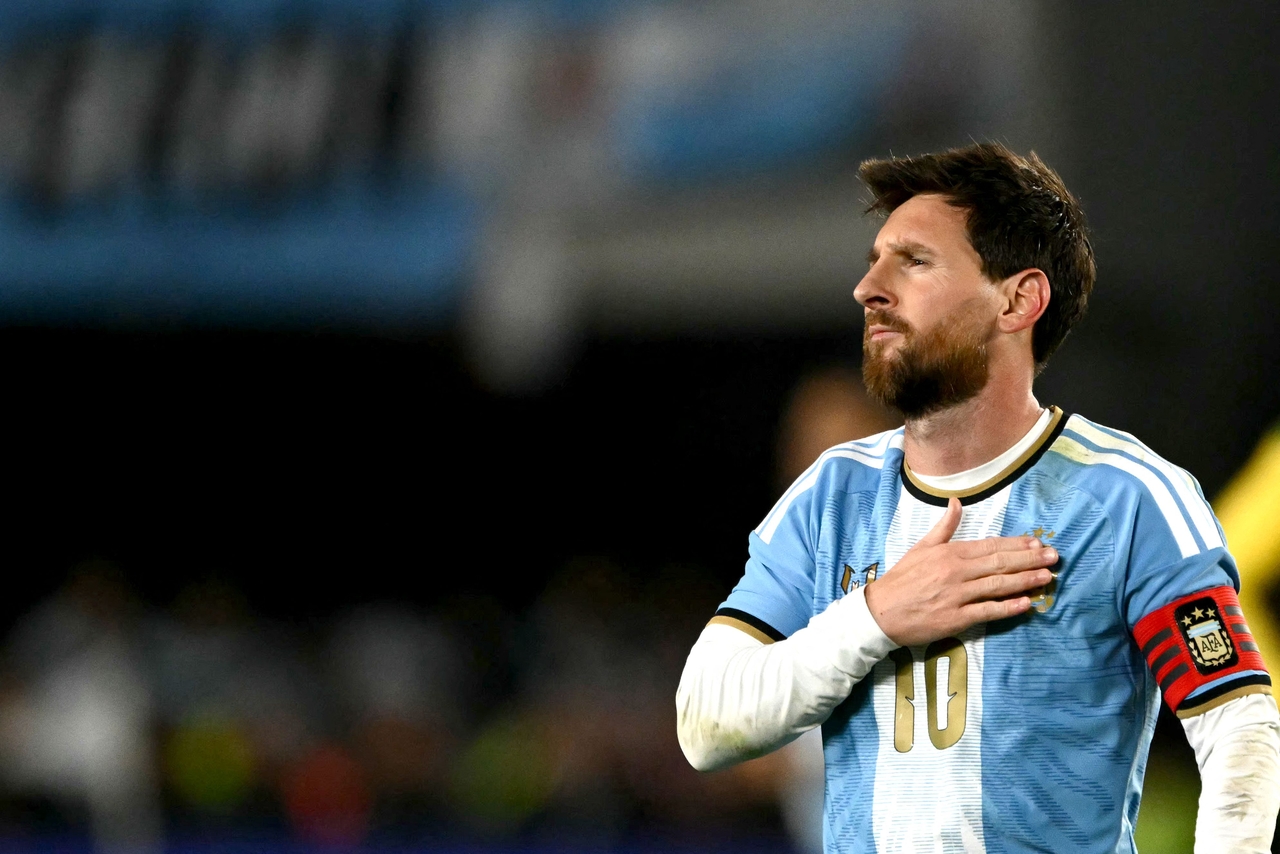 Lionel Messi celebrates after scoring Argentina's third goal in a friendly against Benin at Estadio Monumental in Buenos Aires on Wednesday (Korean Standard Time). [AFP]