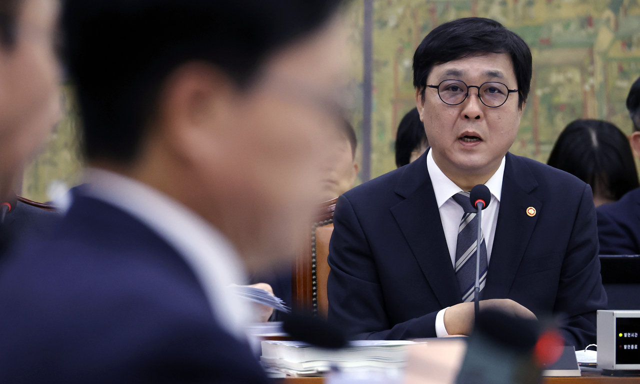 Culture Minister Chae Hwi-young attends a parliamentary audit of the Ministry of Culture, Sports and Tourism held at the National Assembly in Yeouido, Seoul, Wednesday. (Yonhap)