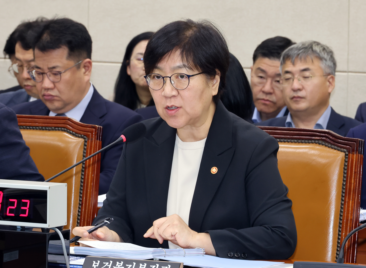 정은경 보건복지부 장관이 7일 국회에서 열린 보건복지위원회 국정감사에서 의원들의 질의에 답하고 있다. [연합]