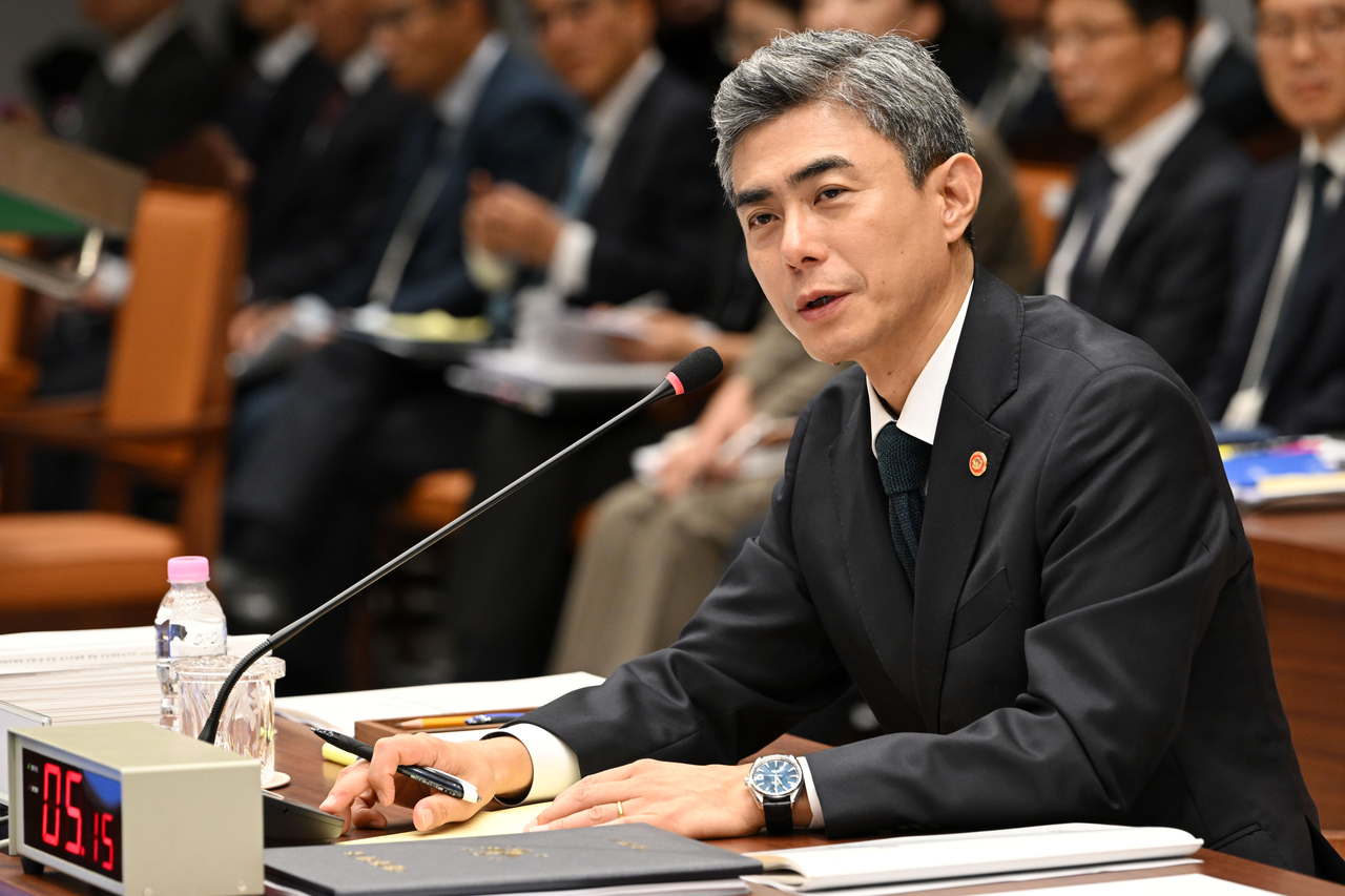 Defense Minister Kang Shin-chul answers lawmakers' questions during the National Assembly National Defense Committee national audit at the Ministry of National Defense in Yongsan-gu, Seoul, on Wednesday. [National Assembly Press Corps]