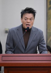 박진영 대중문화교류위원회 공동위원장이  7일 서울 여의도 국회에서 열린 국회 문화체육관광위원회의 문화체육관광부에 대한 국정감사에서 업무보고를 하고 있다. 이상섭 기자
