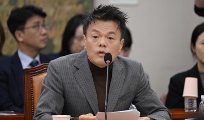 박진영 대중문화교류위원회 공동위원장이  7일 서울 여의도 국회에서 열린 국회 문화체육관광위원회의 문화체육관광부에 대한 국정감사에서 의원들의 질의에 답변하고 있다.  이상섭 기자