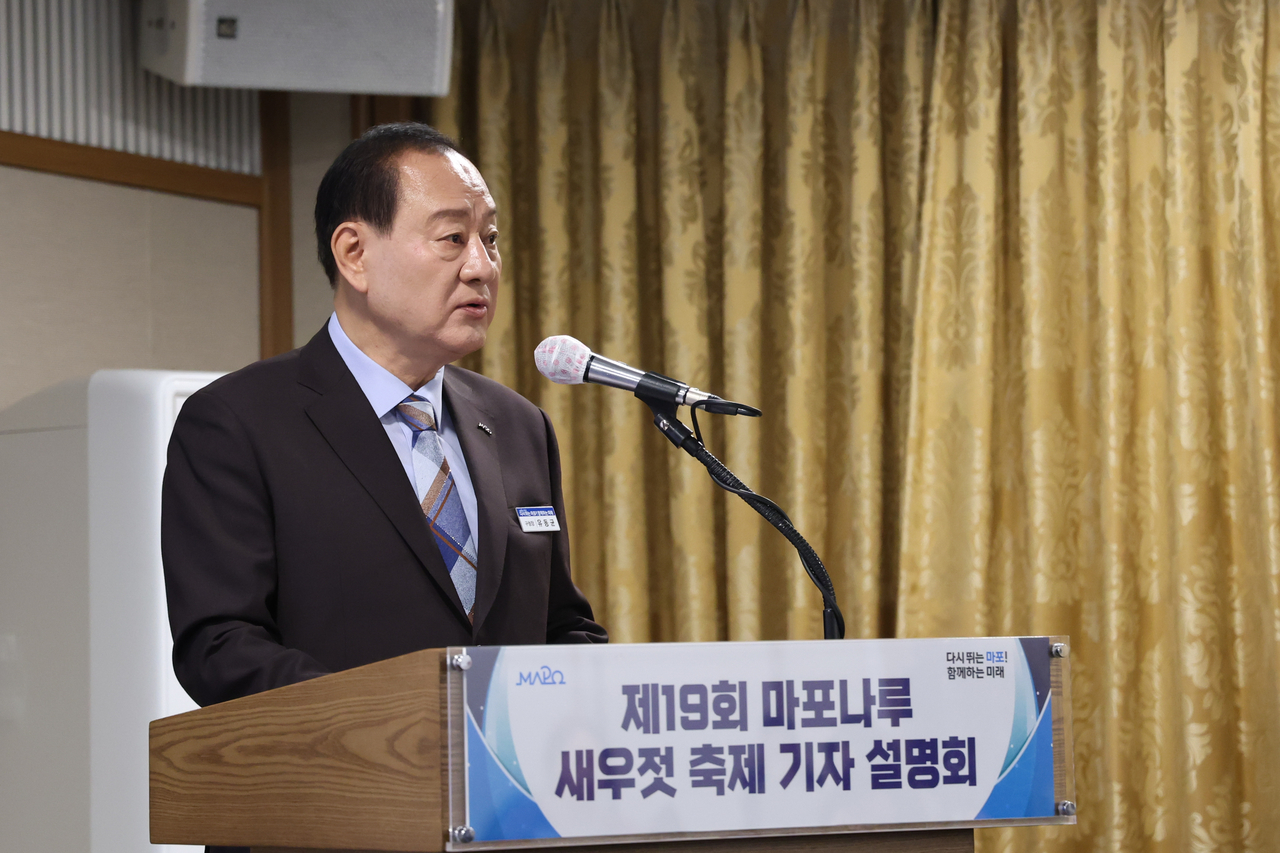 유동균 서울 마포구청장이 ‘제19회 마포나루 새우젓축제’에 대해 설명하고 있다.[마포구 제공]
