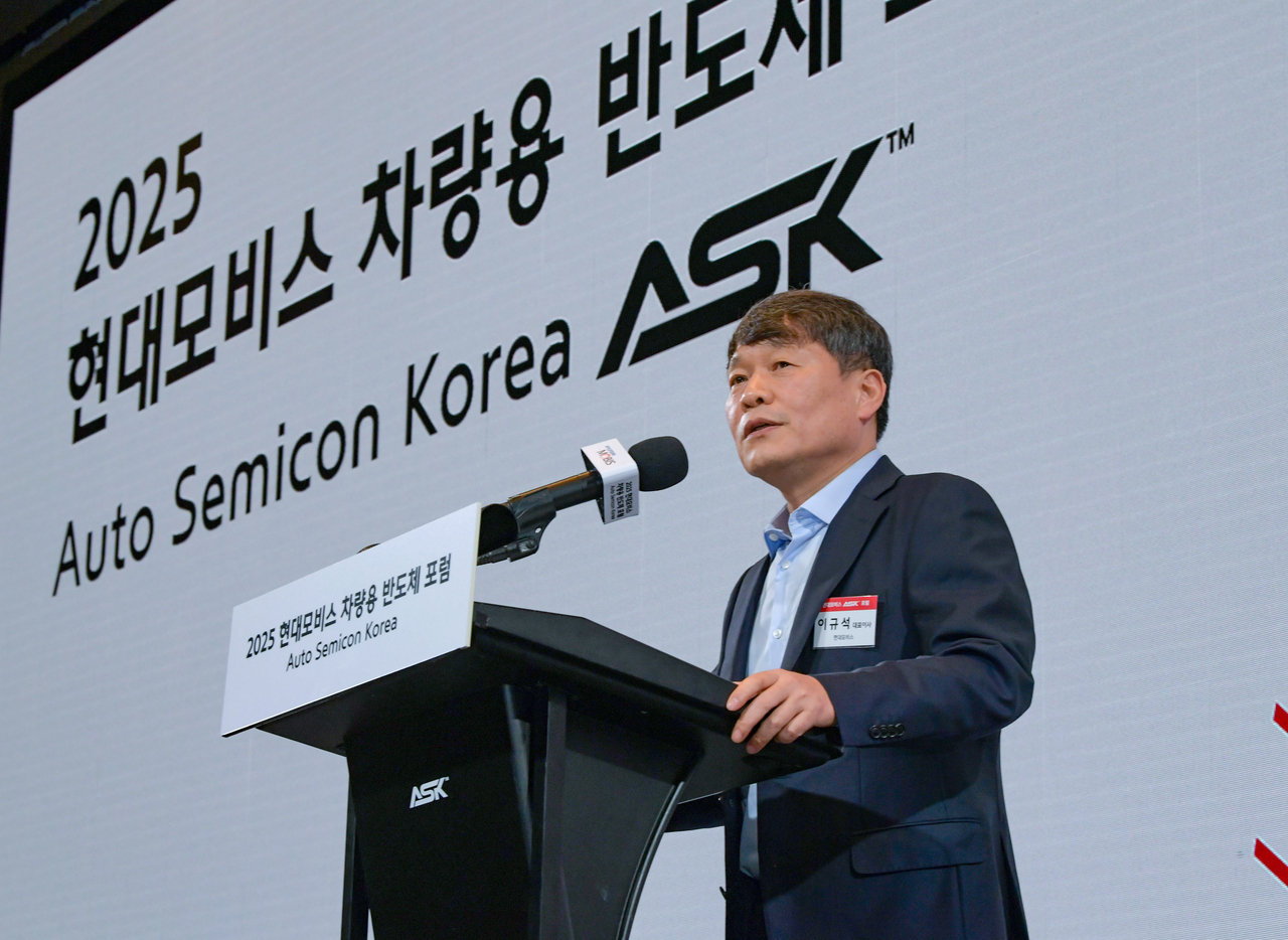 이규석 현대모비스 사장이 2025년 9월 29일 경기도 성남시 더블트리 바이 힐튼 서울 판교 호텔에서 열린 제1회 현대모비스 차량용 반도체 포럼 ‘오토 세미콘 코리아’에서 환영사를 하고 있다. [현대모비스 제공]