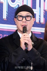 Haha reveals why he wears sunglasses on variety shows: 'I can't see'
