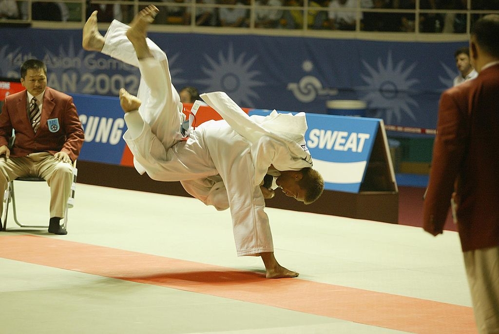 Chu Sung-hoon competes in judo as a member of the Japanese national team at the 2002 Asian Games in Busan. [Getty Images]