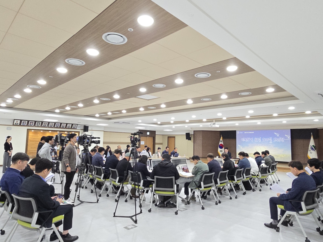 Wonju Mayor Koo Ja-yeol holds a 100-day briefing on Thursday.
