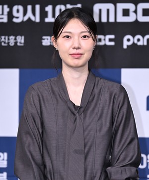 [포토]‘신인감독 김연경’ 양효진 해설위원